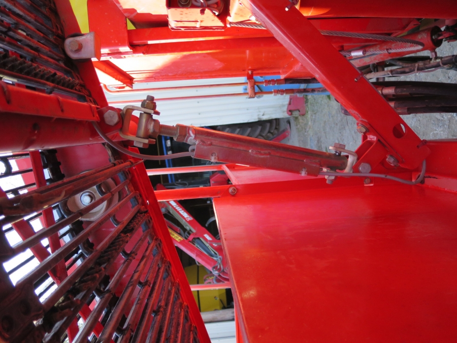 4036 Grimme SE75-20 potato harvester