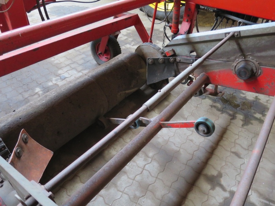 4042 Kverneland Underhaug 2200 onion loader