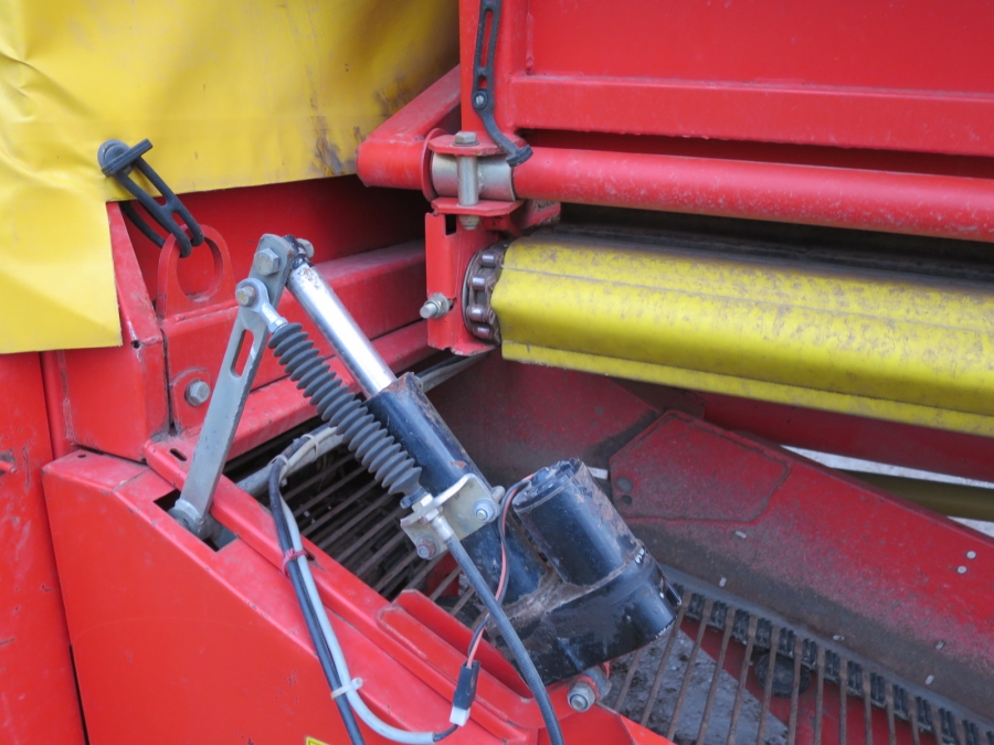 4046 Grimme SE75-40 potato harvester