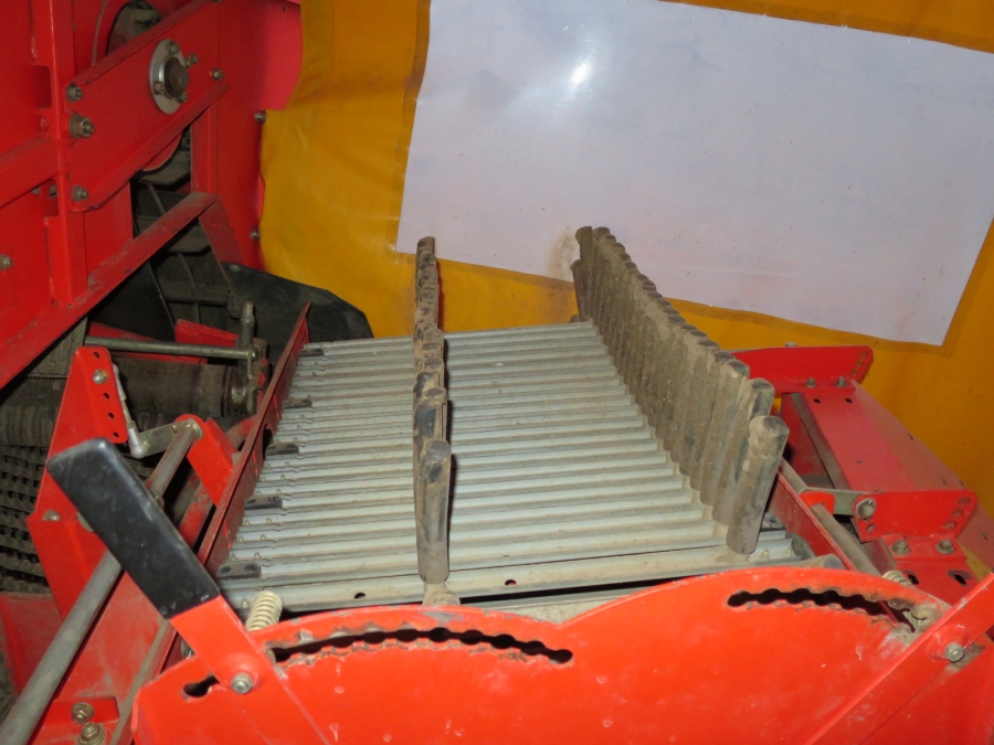 4046 Grimme SE75-40 potato harvester