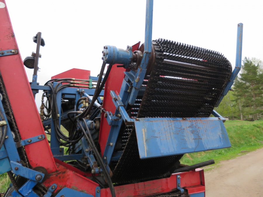 4073 Asa-Lift Möhrenroder T-120B mit bunker
