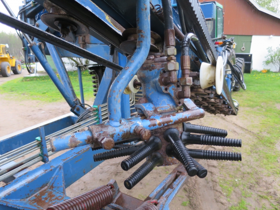 4073 Asa-Lift Möhrenroder T-120B mit bunker