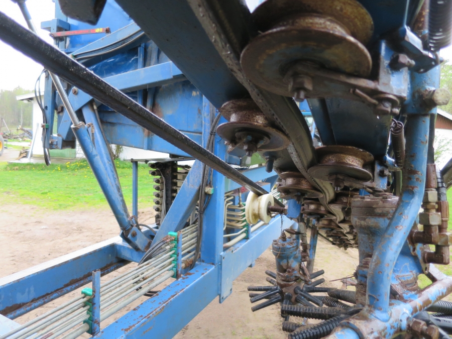 4073 Asa-Lift Möhrenroder T-120B mit bunker
