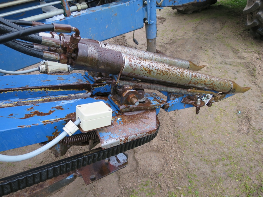 4073 Asa-Lift Möhrenroder T-120B mit bunker