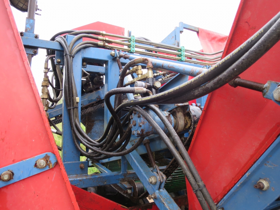 4073 Asa-Lift Möhrenroder T-120B mit bunker