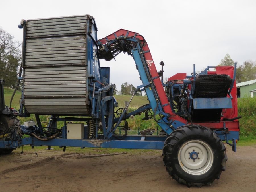 4073 Asa-Lift Möhrenroder T-120B mit bunker