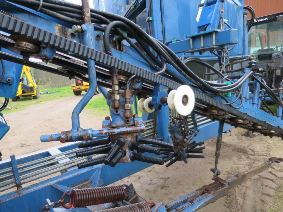 4073 Asa-Lift Möhrenroder T-120B mit bunker