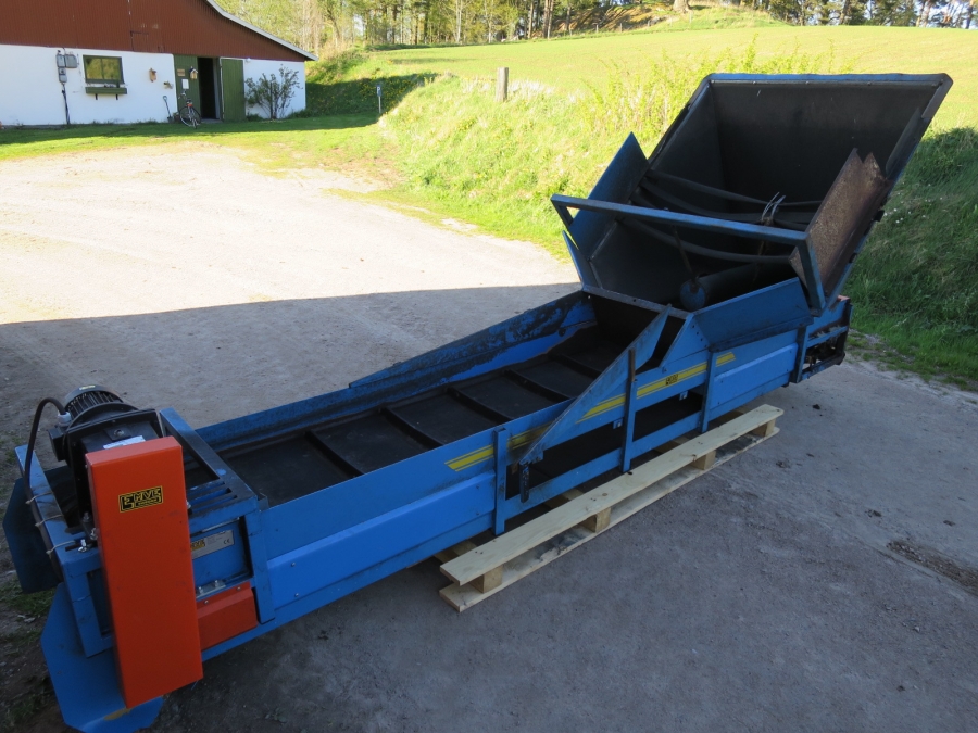 4081 EMVE feeding conveyor with small hopper