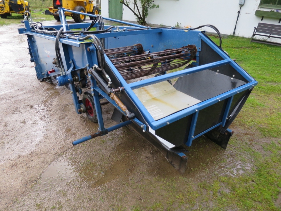 4088 Asa-Lift WR135 onion windrower