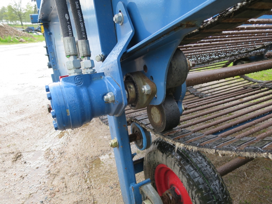 4088 Asa-Lift WR135 onion windrower