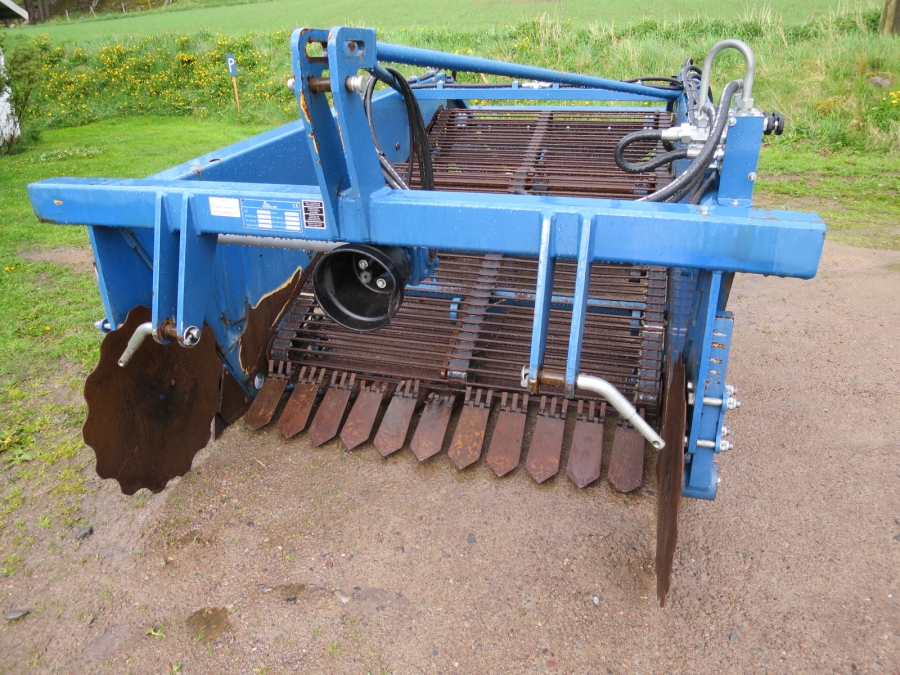 4088 Asa-Lift WR135 onion windrower