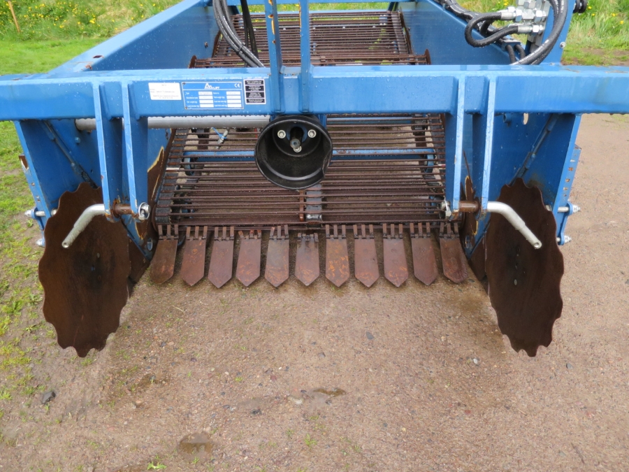 4088 Asa-Lift WR135 onion windrower