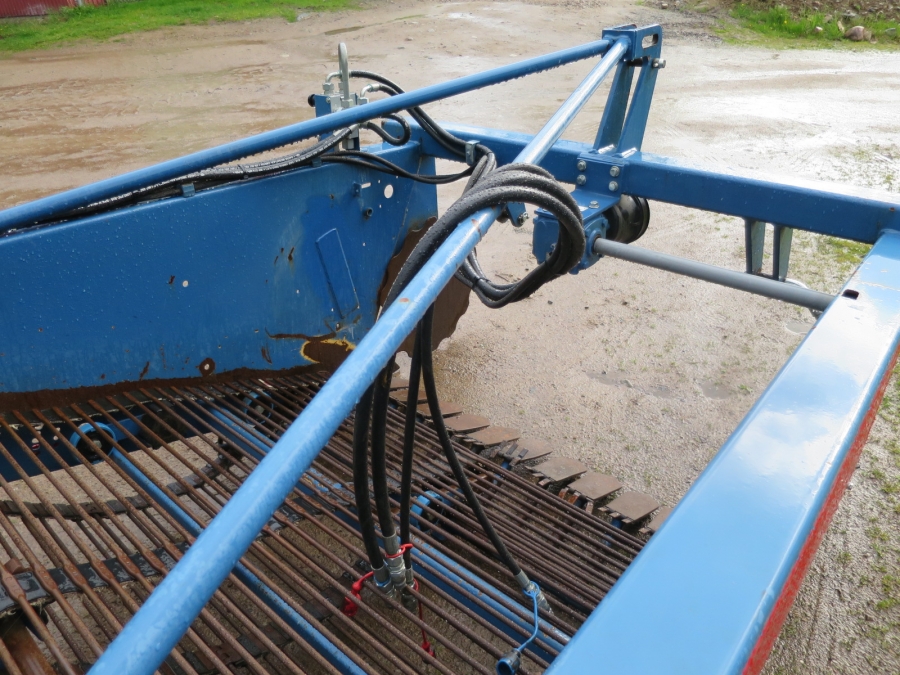 4088 Asa-Lift WR135 onion windrower