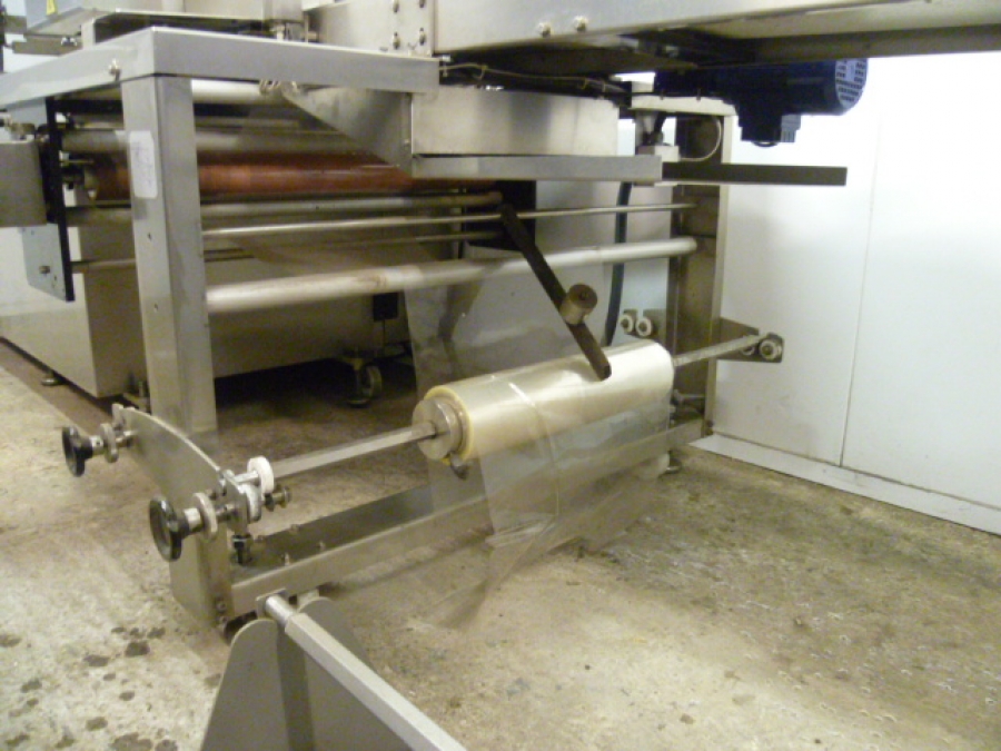 4091 ULMA PW 350 flow packing machine